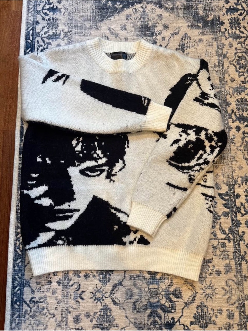 Men's CYNIQUE Cream and Black Graphic Crew Sweater